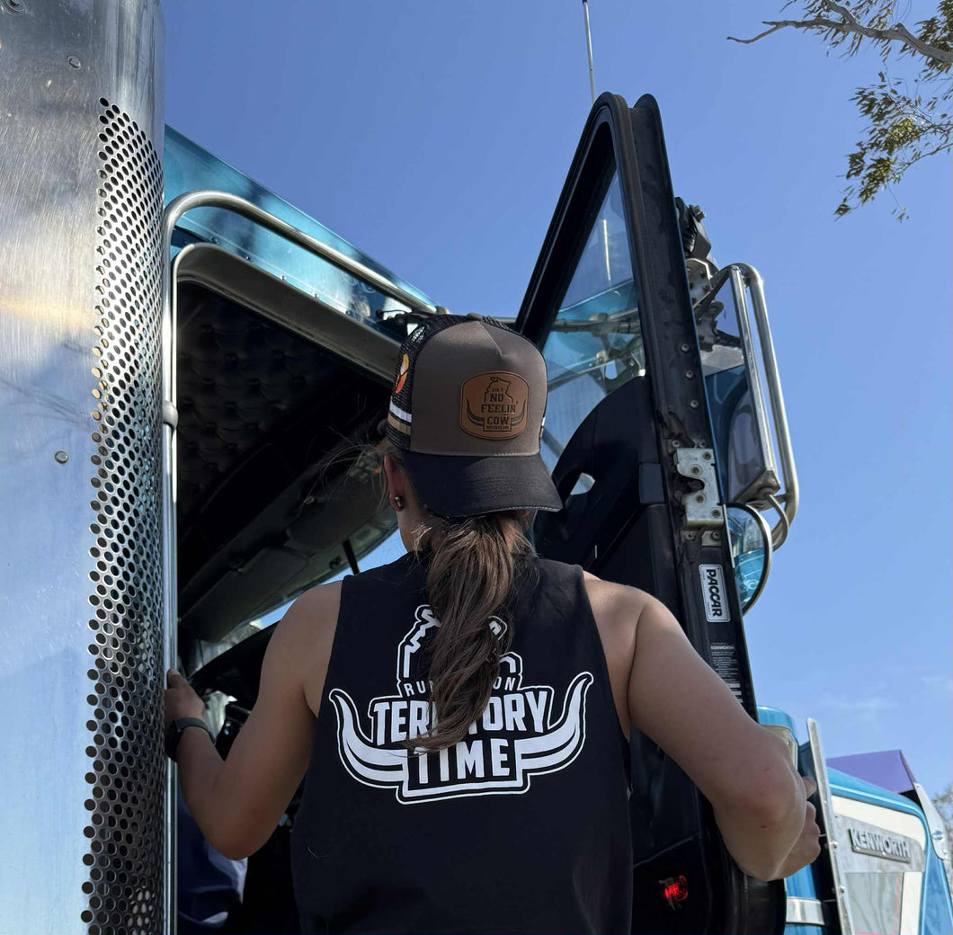 AIN'T NO FEELIN' LIKE COW MOBILIN' HAT